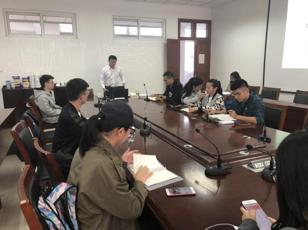 伦敦大学玛丽女王黄色漫画
严忞开展英国合同法、公司法系列讲座之二